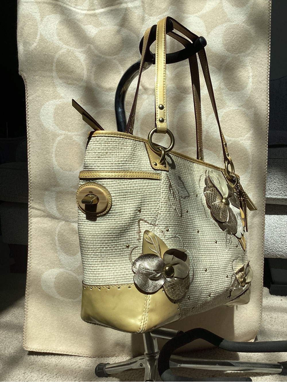 Coach Hamptons Floral Straw Tote Bag - Picture 4 of 7